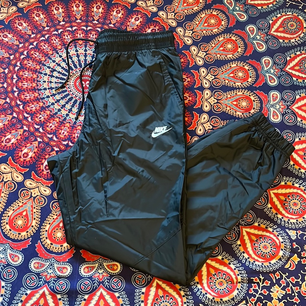 Nike swishy sweats black